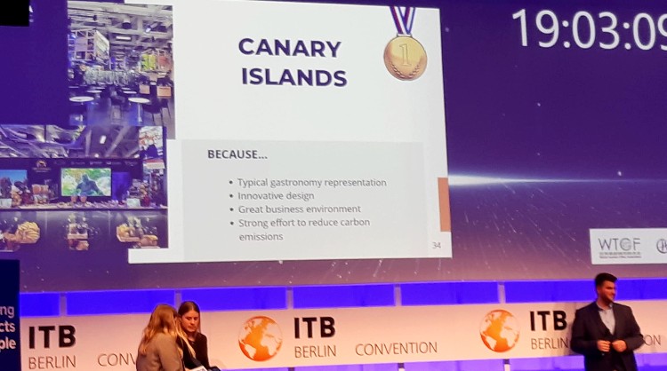 Momento del anuncio del premio al mejor estand europeo para Islas Canarias en la ITB Berlín