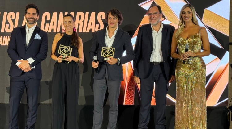 Islas Canarias recibe el premio Anunciante del Año otorgado por Produ Islas Canarias recibe el premio Anunciante del Año otorgado por Produ