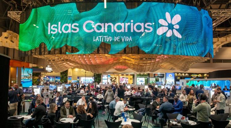 Reuniones de agentes del sector turístico en el estand de Islas Canarias en Fitur