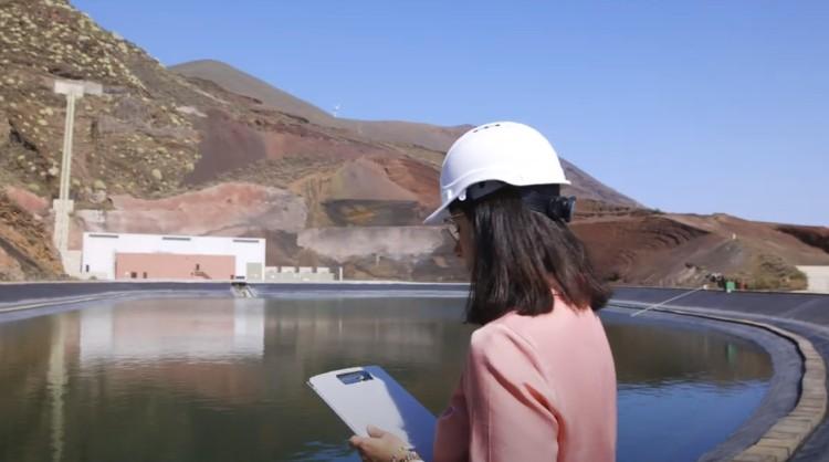 La central hidroeólica de El Hierro es una de las iniciativas de sostenibilidad de la nueva producción audiovisual de Islas Canarias