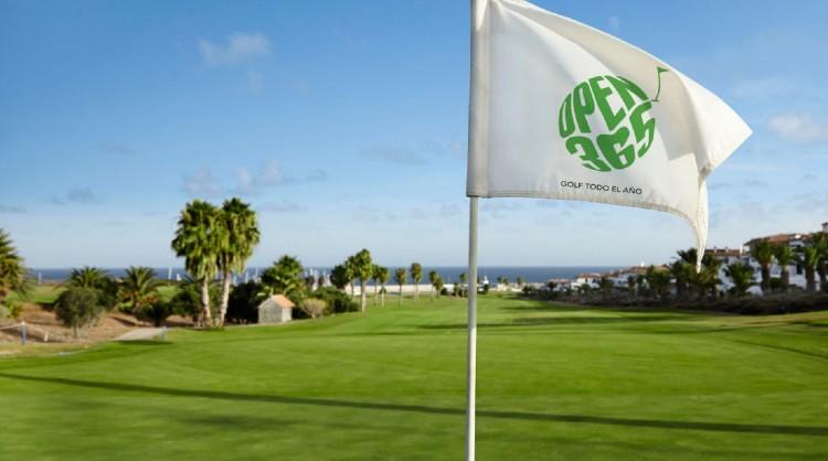 El turismo de golf encuentra en las Islas Canarias un entorno atractivo para practicar su deporte favorito.