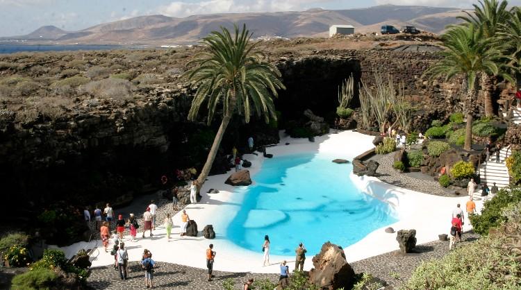 Canarias recupera el 57 % del PIB turístico en 2021 y prevé alcanzar el 90 % este año