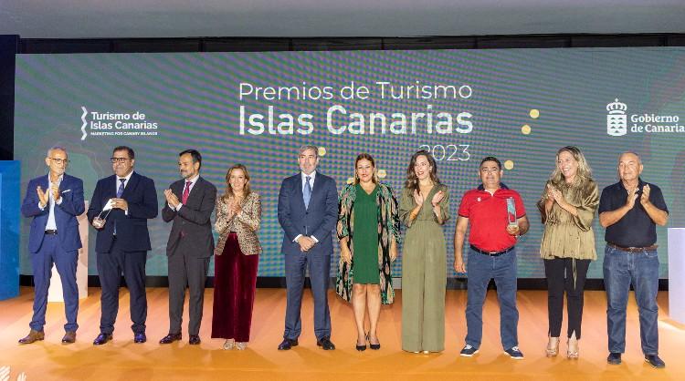 Premiados y autoridades en el acto institucional de la entrega de Premios de Turismo "Islas Canarias" 2023