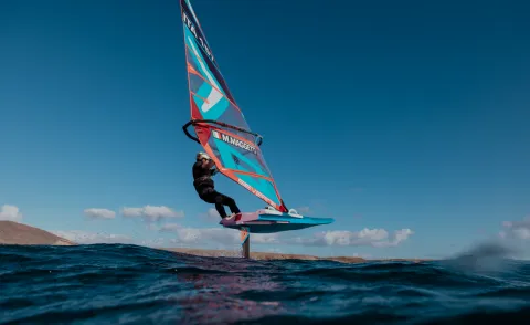La italiana Marta Maggetti, campeona olímpica de iQFoil, es una de las protagonistas de la acción “Canary Islands. One goal. One destination. All year round”