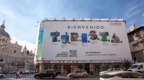 Lona de la campaña de Islas Canarias destinada al turismo nacional