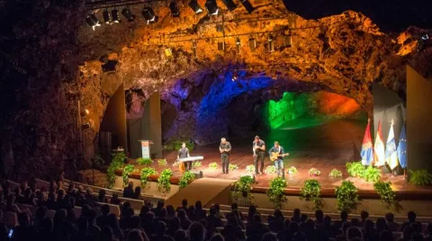 Algo más de 760.000 euros para 56 eventos presenciales en las Islas Canarias.