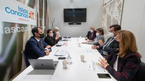 Reunión celebrada en Fitur 2022 entre Turismo de Canarias con las patronales para avanzar en el compromiso de Glasgow