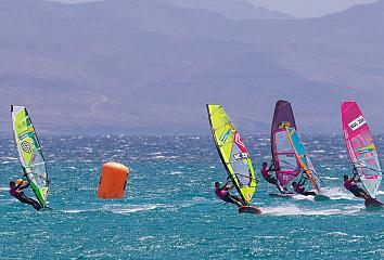 Competición de windsurf en las Islas Canarias