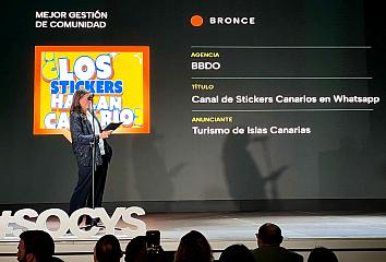 Momento de la gala en el que se anuncia el Bronce para los stickers de WhatsApp de Islas Canarias