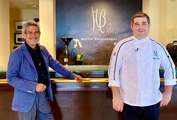 Erlantz Gorostiza, chef con dos estrellas Michelin; y Omar Santana, profesor de F&B del MBA de Turismo