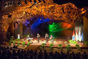 Algo más de 760.000 euros para 56 eventos presenciales en las Islas Canarias.