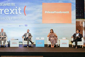 Participantes en la jornada "Desafíos del Brexit para la aviación y el turismo"