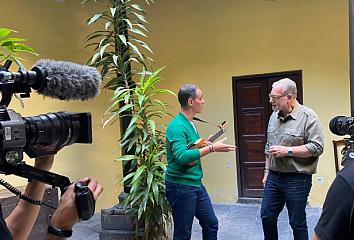Peter Greenberg en el rodaje de Hidden Canary Islands.