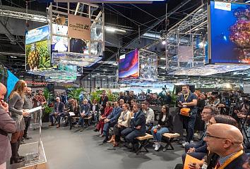 Espacio destinado a las presentaciones en el stand de Islas Canarias en Fitur