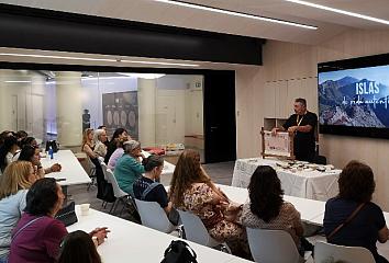 Taller de artesanía canaria en el Espacio Iberia de Madrid con motivo del Día de Canarias