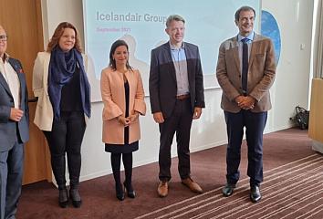 El equipo de Turismo de Canarias en Islandia con representantes del sector turístico del país