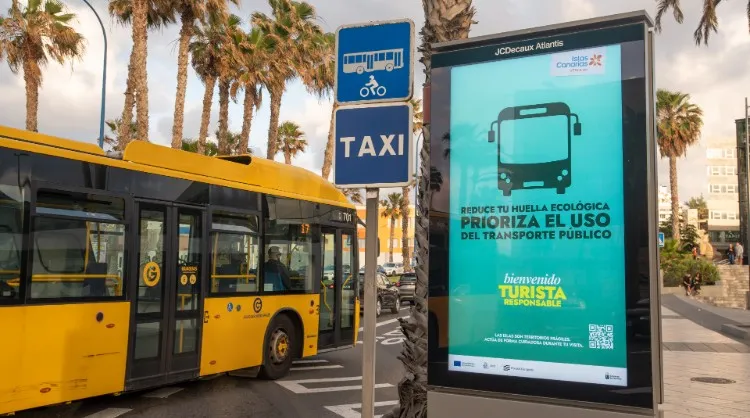 Mupi con uno de los mensajes para promover un turismo responsable