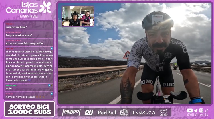 Un momento de la retransmisión en directo de Valentí Sanjuan durante el Club La Santa Ironman Lanzarote - Islas Canarias